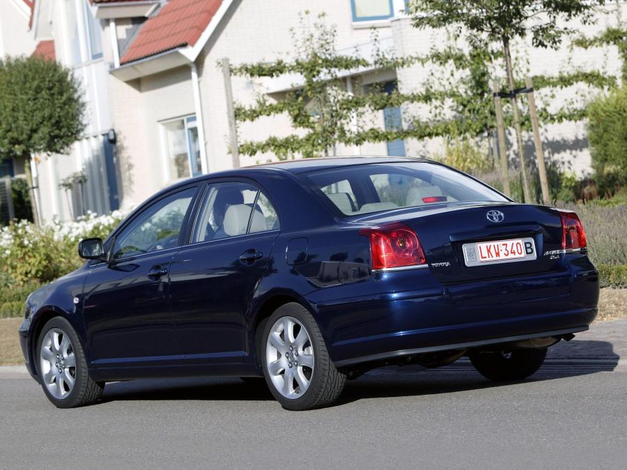  Toyota Avensis Sedan 2003 года  (фото 13 из 30)